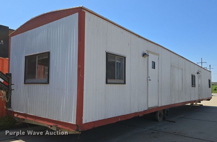 image for item EJ7381 1999 Pac Van office trailer