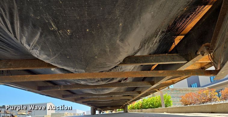 image for item EJ7381 1999 Pac Van office trailer