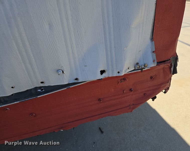 image for item EJ7381 1999 Pac Van office trailer