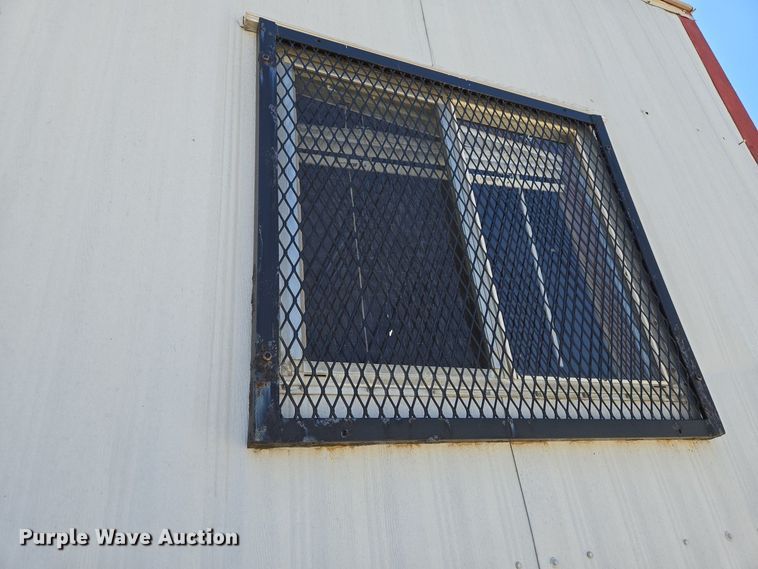 image for item EJ7381 1999 Pac Van office trailer