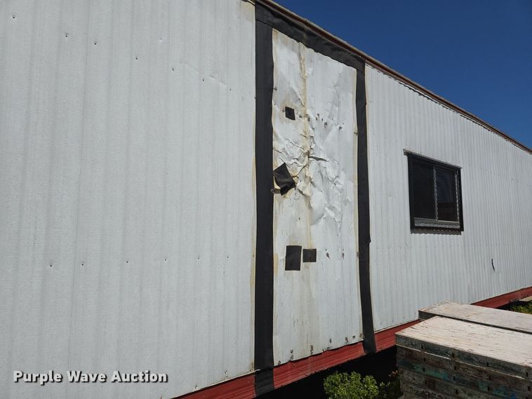 image for item EJ7381 1999 Pac Van office trailer