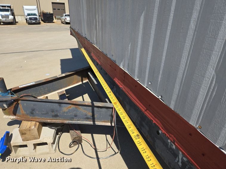 image for item EJ7381 1999 Pac Van office trailer