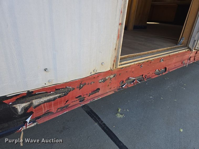 image for item EJ7381 1999 Pac Van office trailer