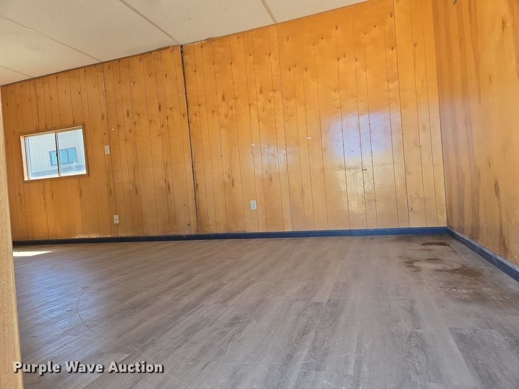 image for item EJ7381 1999 Pac Van office trailer