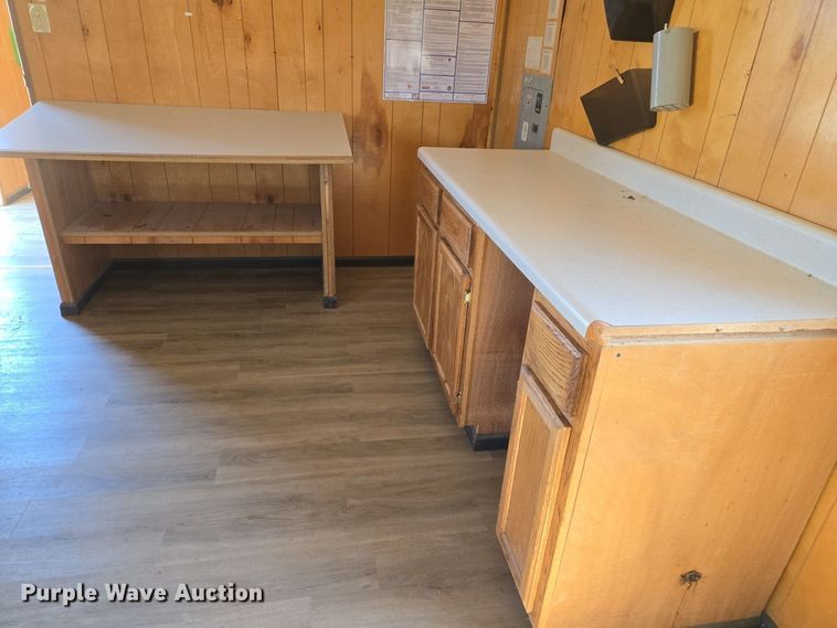 image for item EJ7381 1999 Pac Van office trailer