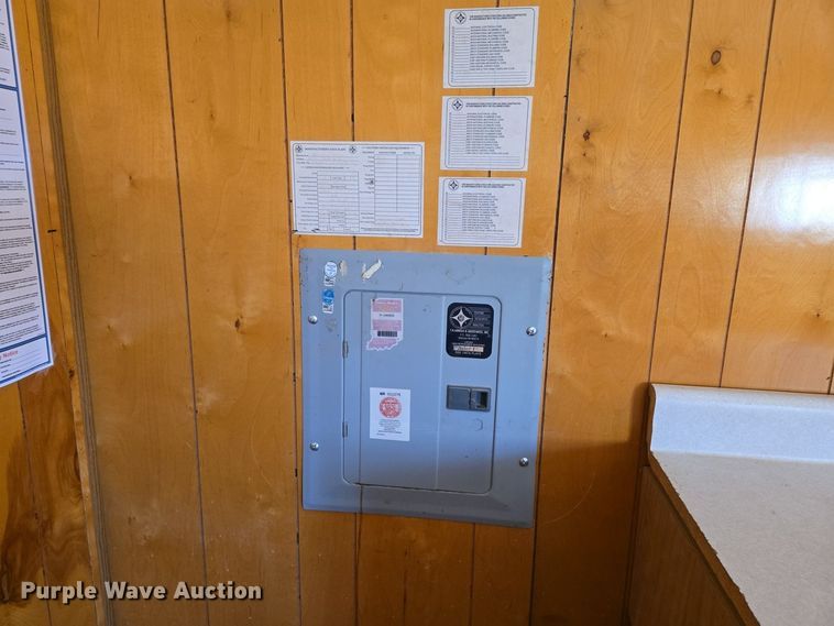 image for item EJ7381 1999 Pac Van office trailer