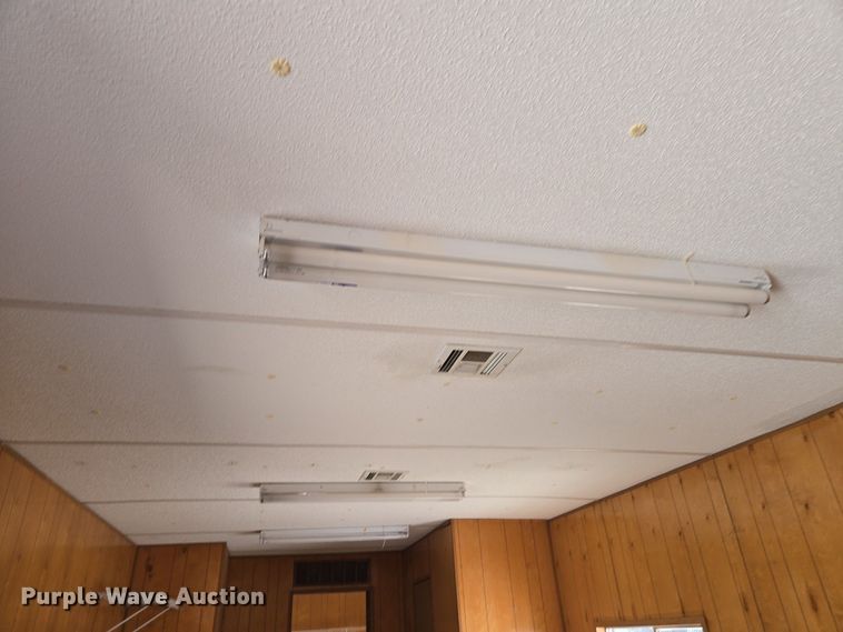 image for item EJ7381 1999 Pac Van office trailer