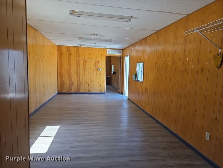 image for item EJ7381 1999 Pac Van office trailer