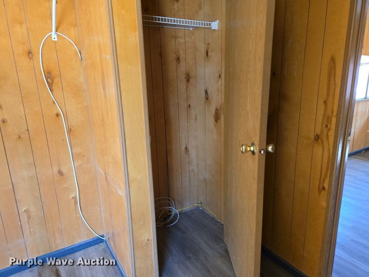 image for item EJ7381 1999 Pac Van office trailer