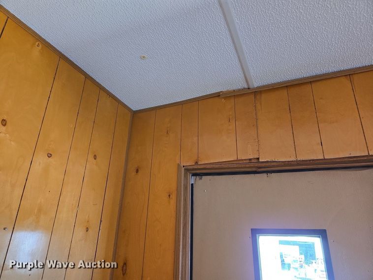 image for item EJ7381 1999 Pac Van office trailer