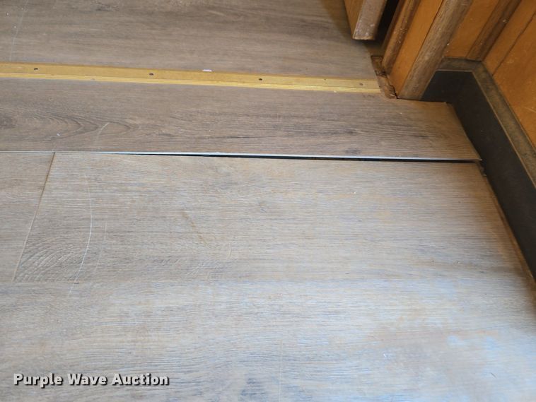 image for item EJ7381 1999 Pac Van office trailer