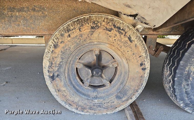 image for item EJ7381 1999 Pac Van office trailer