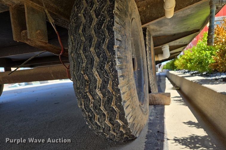 image for item EJ7381 1999 Pac Van office trailer