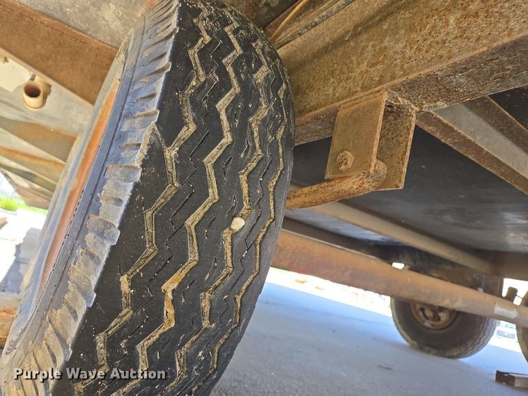 image for item EJ7381 1999 Pac Van office trailer