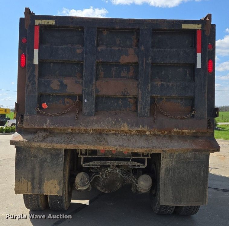 image for item EJ7392 2008 Peterbilt 340 dump truck