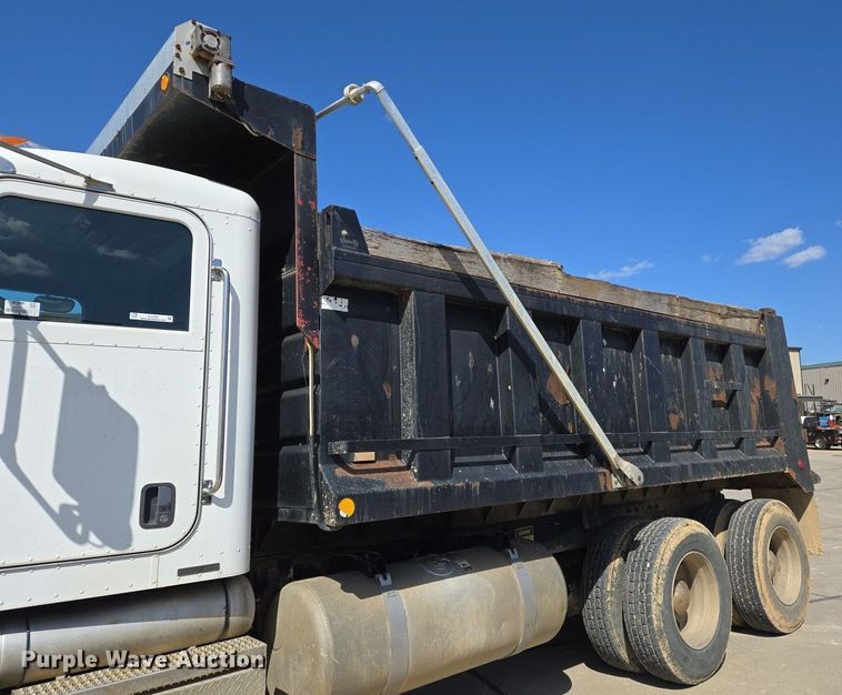 image for item EJ7392 2008 Peterbilt 340 dump truck