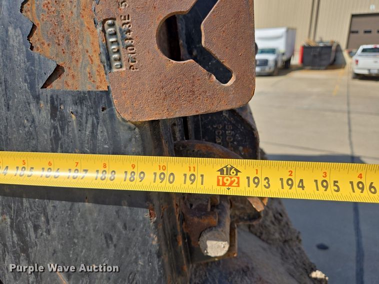 image for item EJ7392 2008 Peterbilt 340 dump truck