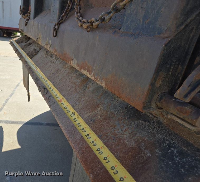 image for item EJ7392 2008 Peterbilt 340 dump truck