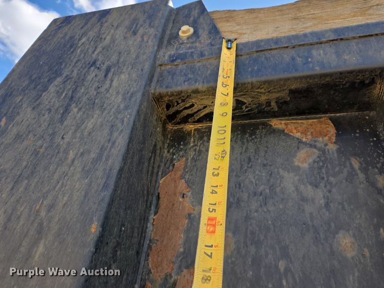 image for item EJ7392 2008 Peterbilt 340 dump truck