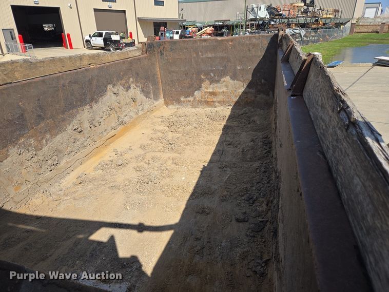 image for item EJ7392 2008 Peterbilt 340 dump truck