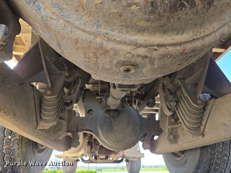 image for item EJ7392 2008 Peterbilt 340 dump truck