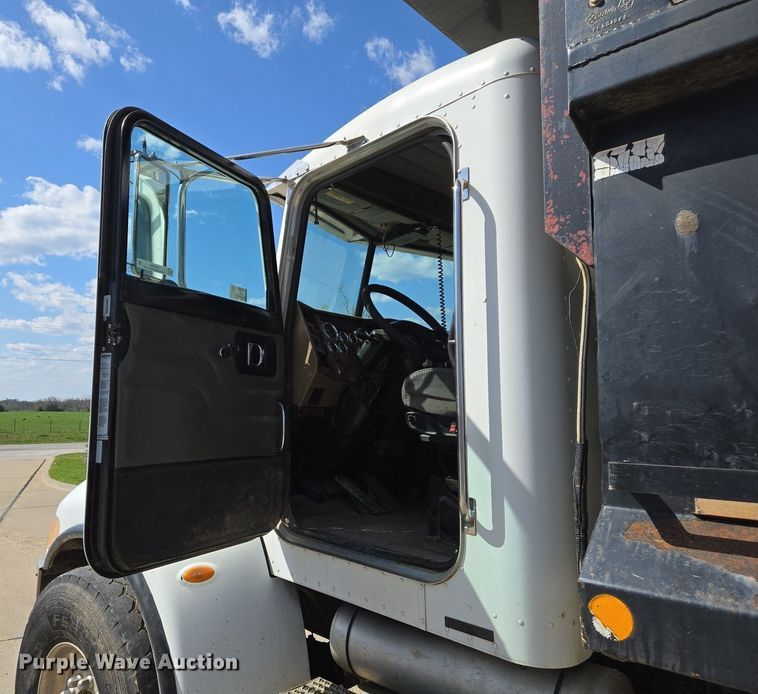 image for item EJ7392 2008 Peterbilt 340 dump truck