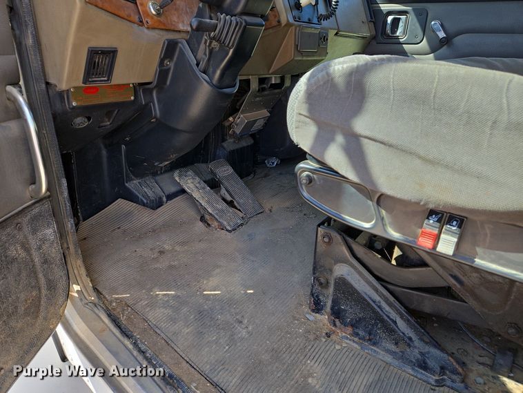 image for item EJ7392 2008 Peterbilt 340 dump truck