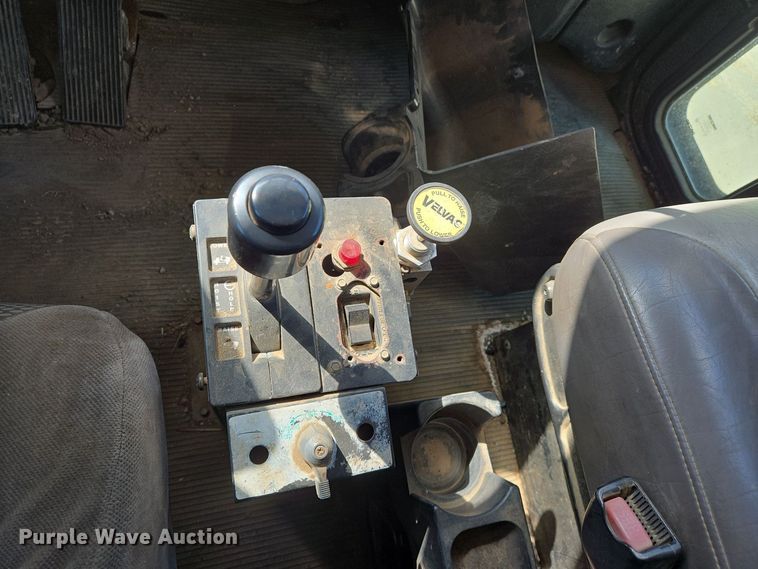 image for item EJ7392 2008 Peterbilt 340 dump truck