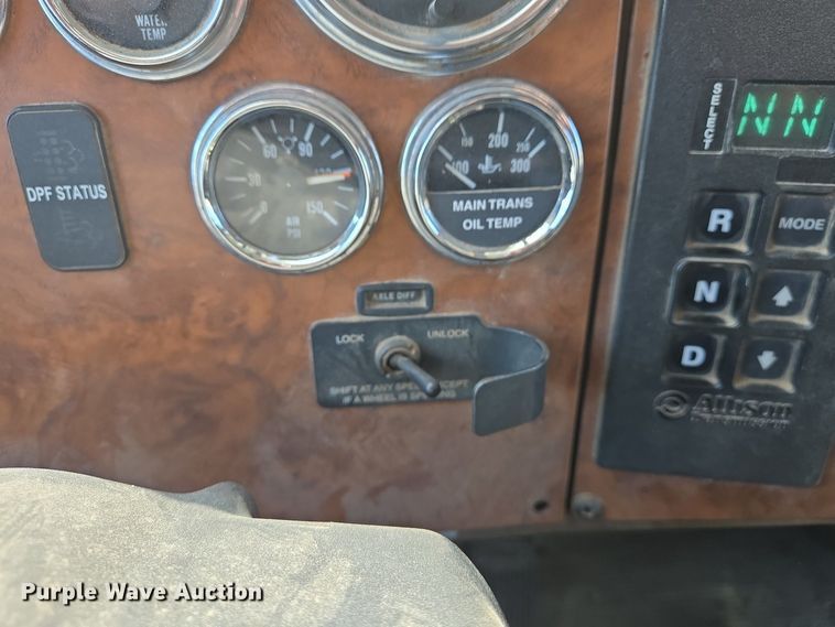 image for item EJ7392 2008 Peterbilt 340 dump truck