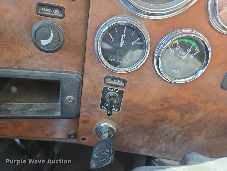 image for item EJ7392 2008 Peterbilt 340 dump truck