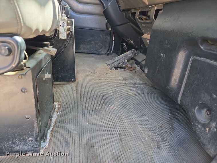 image for item EJ7392 2008 Peterbilt 340 dump truck