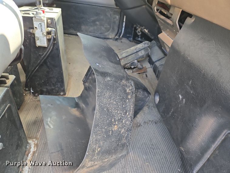 image for item EJ7392 2008 Peterbilt 340 dump truck