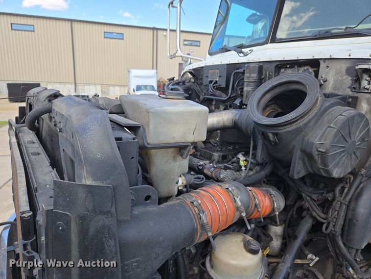 image for item EJ7392 2008 Peterbilt 340 dump truck