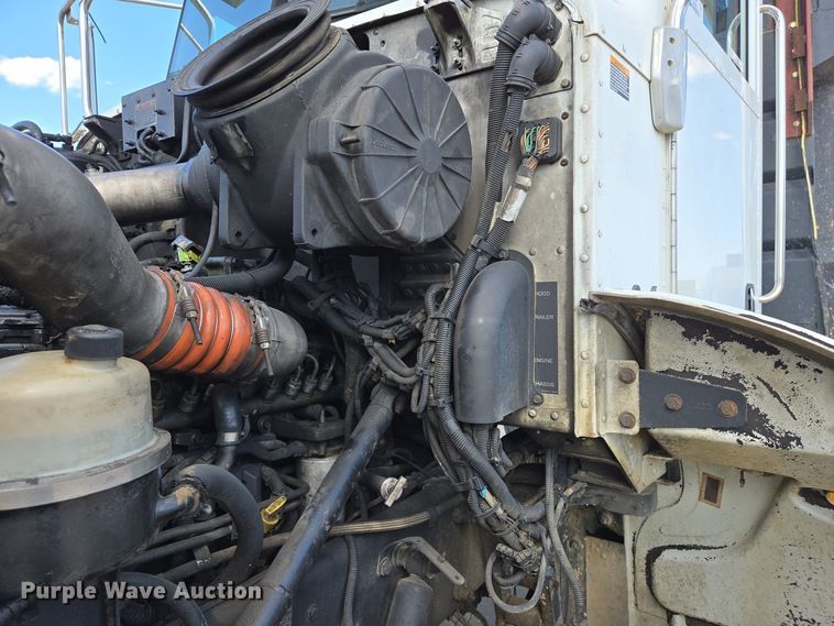 image for item EJ7392 2008 Peterbilt 340 dump truck