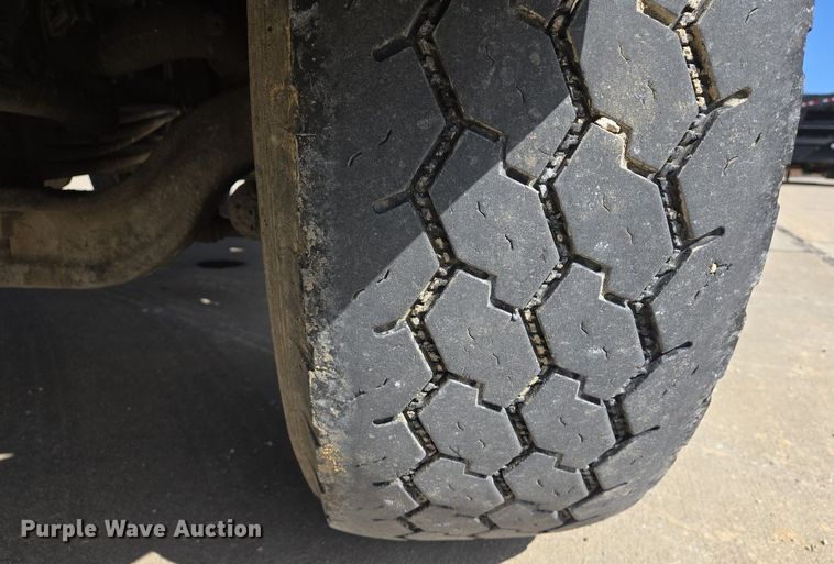 image for item EJ7392 2008 Peterbilt 340 dump truck