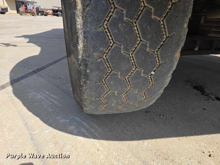 image for item EJ7392 2008 Peterbilt 340 dump truck