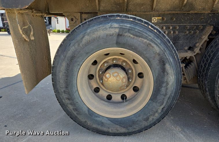 image for item EJ7392 2008 Peterbilt 340 dump truck