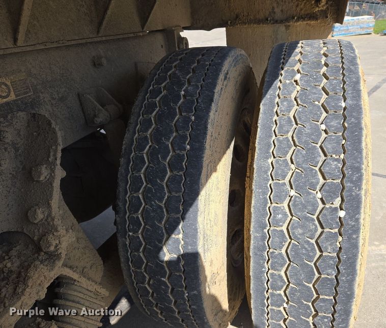 image for item EJ7392 2008 Peterbilt 340 dump truck