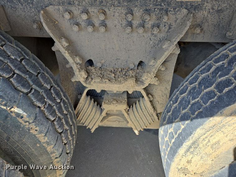 image for item EJ7392 2008 Peterbilt 340 dump truck