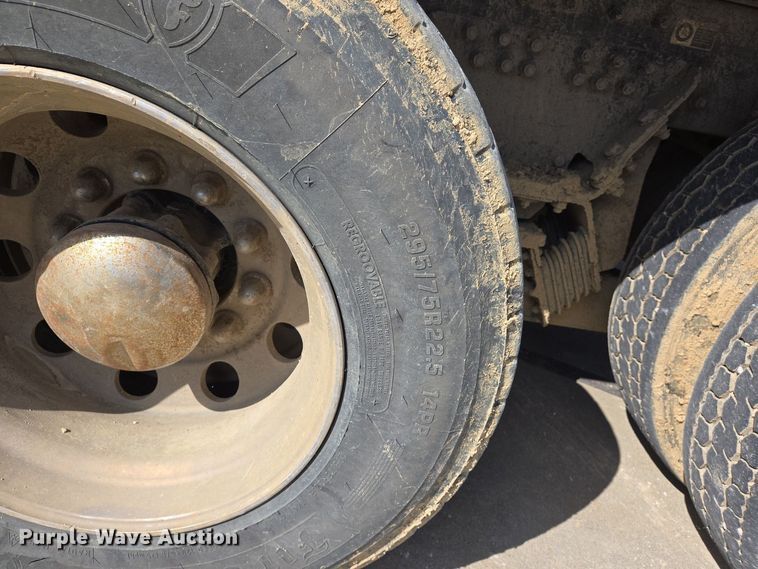 image for item EJ7392 2008 Peterbilt 340 dump truck