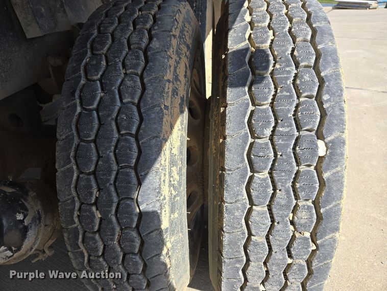 image for item EJ7392 2008 Peterbilt 340 dump truck