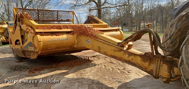 image for item EJ7399 2004 John Deere 1810E scraper