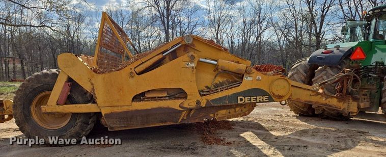 image for item EJ7399 2004 John Deere 1810E scraper