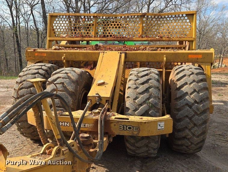 image for item EJ7399 2004 John Deere 1810E scraper