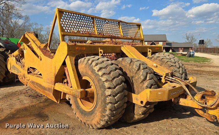 image for item EJ7399 2004 John Deere 1810E scraper