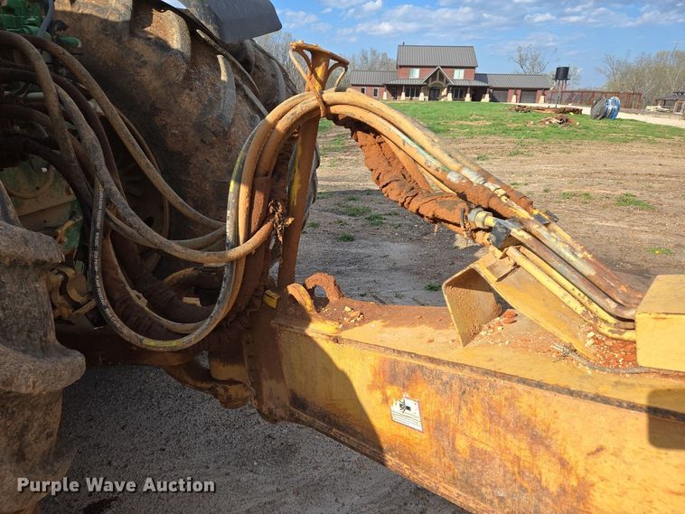 image for item EJ7399 2004 John Deere 1810E scraper