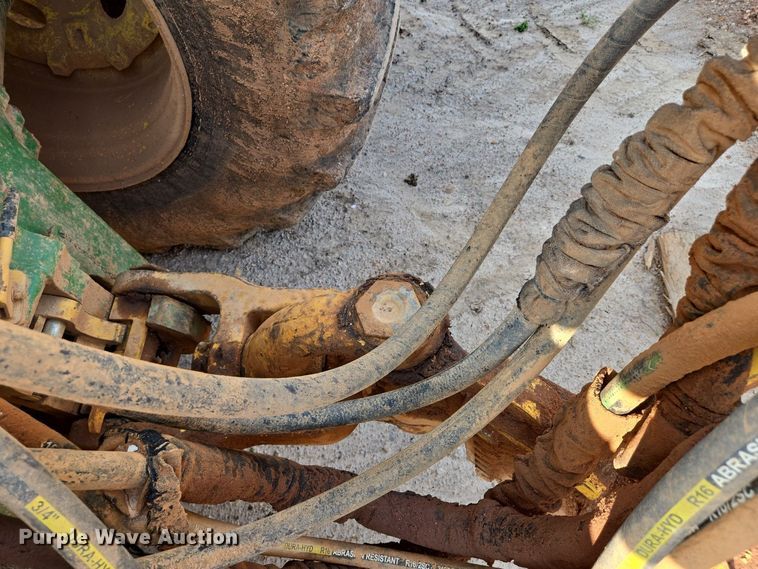 image for item EJ7399 2004 John Deere 1810E scraper