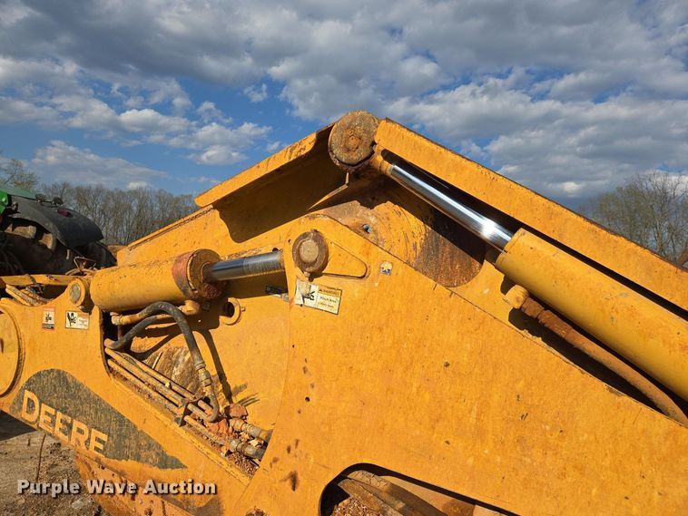 image for item EJ7399 2004 John Deere 1810E scraper