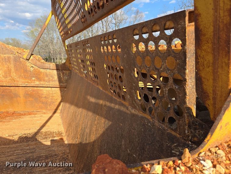 image for item EJ7399 2004 John Deere 1810E scraper