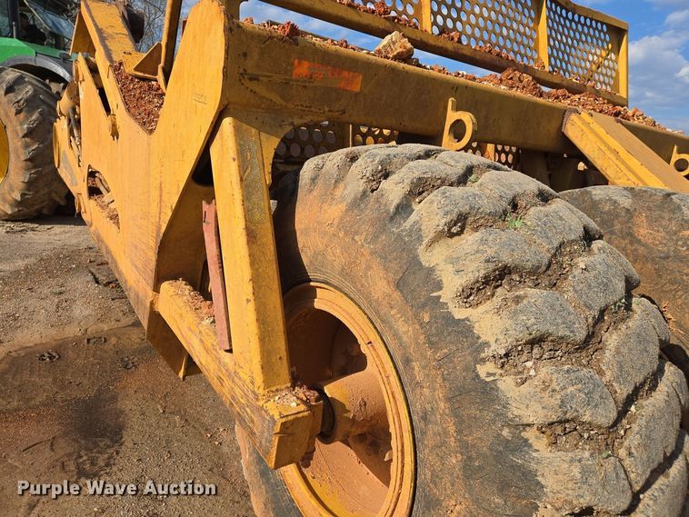 image for item EJ7399 2004 John Deere 1810E scraper